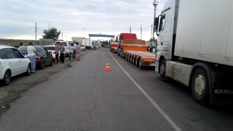 По Астрахани введено ограничение движения грузовиков и тракторов