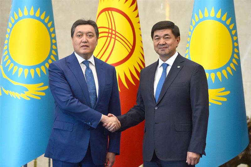 Казахстан и Кыргызстан договорились открыть все пункты пропуска на границе