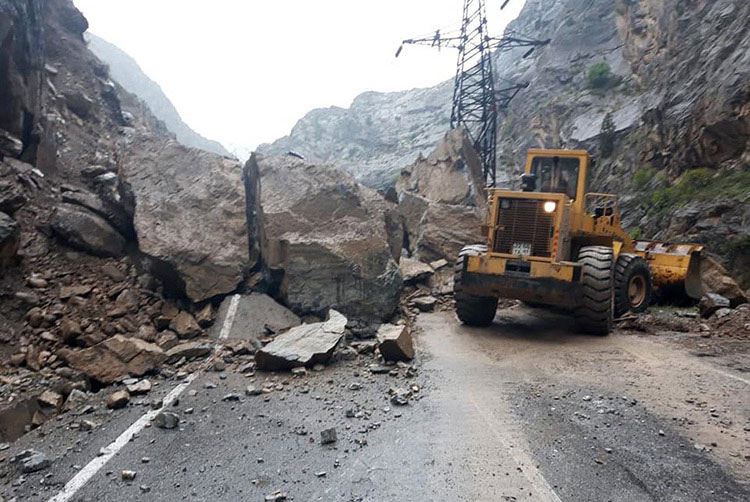 Камнепады и лавины перекрыли некоторые дороги в Таджикистане