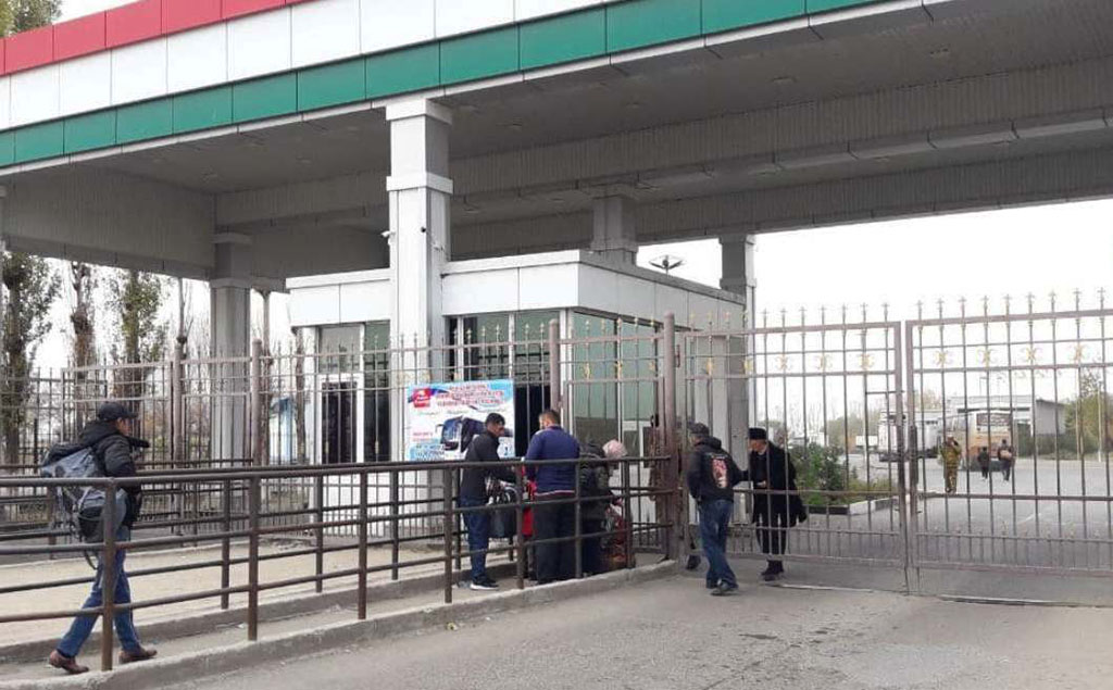 Таджикистан с 15 марта полностью откроет пропускные пункты на границе с Узбекистаном
