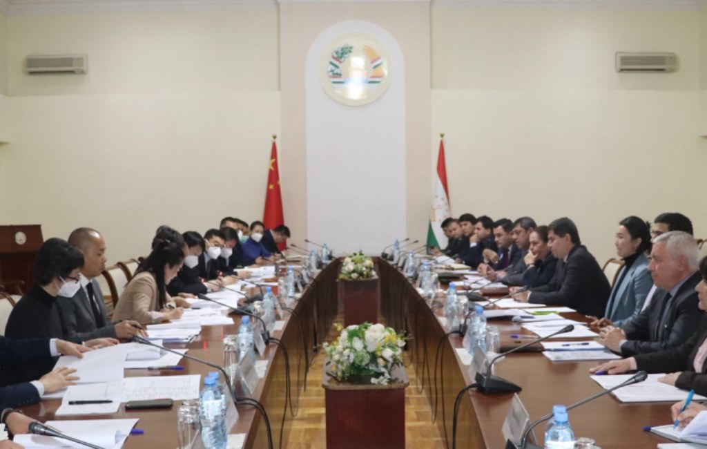 Таджикистан и Китай обсудили вопросы инвестирования и увеличения перевозки грузов