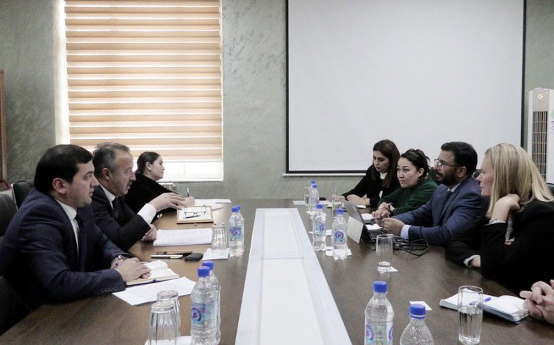 Дар Душанбе масоили таъсиси марказҳои логистикӣ, платформаи рақамӣ ва мактаби содирот баррасӣ шуд